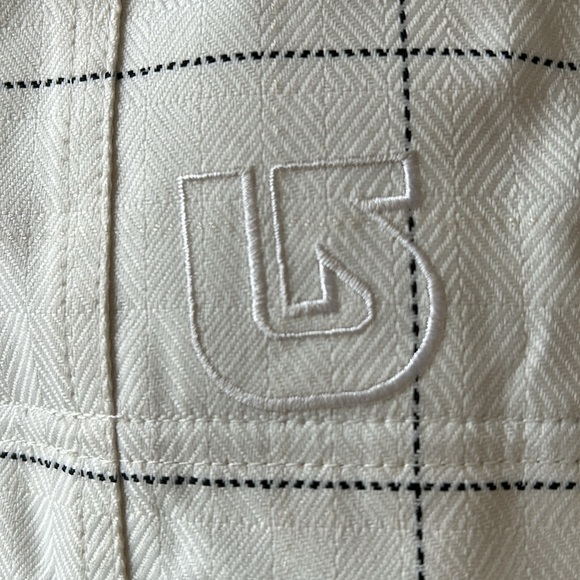 Women’s small, white snow/boarding/everyday warm jacket - Picture 3 of 4